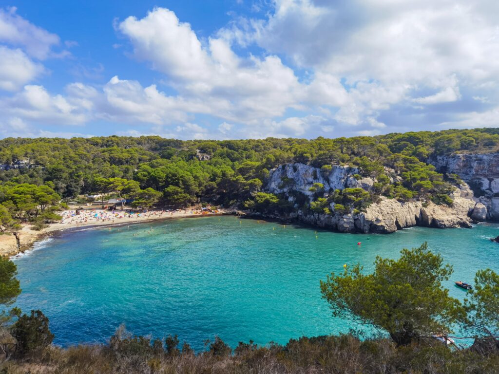 Ruta en coche por tres playas vírgenes de Menorca